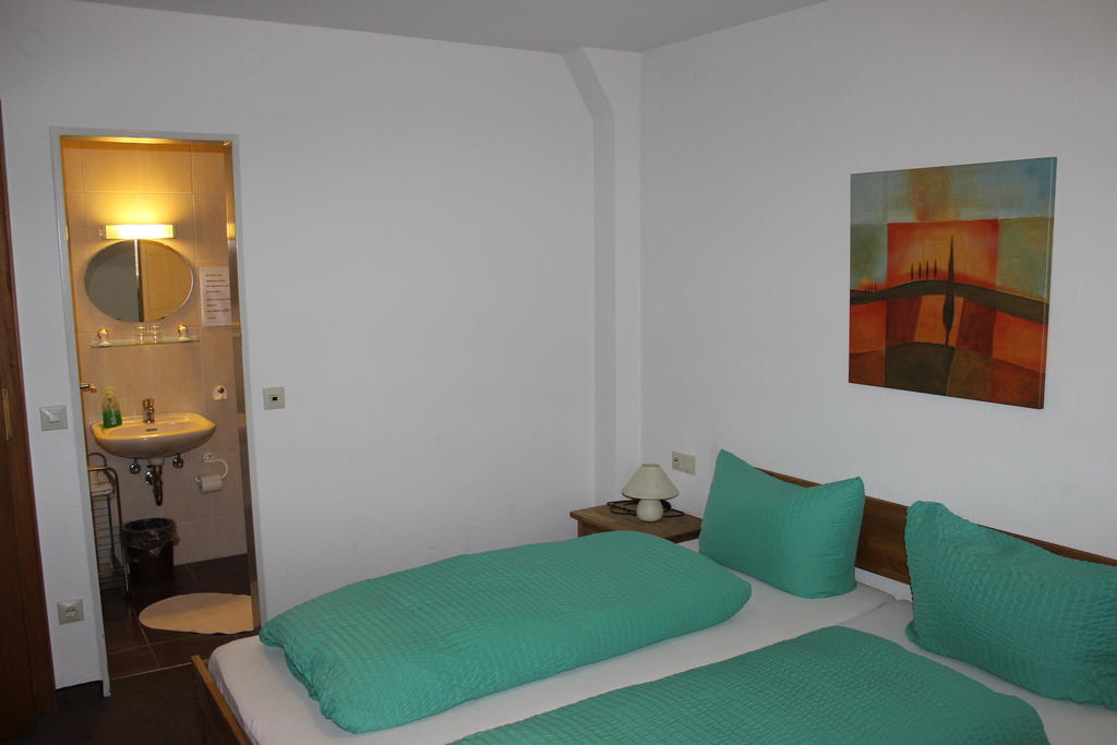 نوينبورغ أم راين Hotel-Zahringerstube الغرفة الصورة
